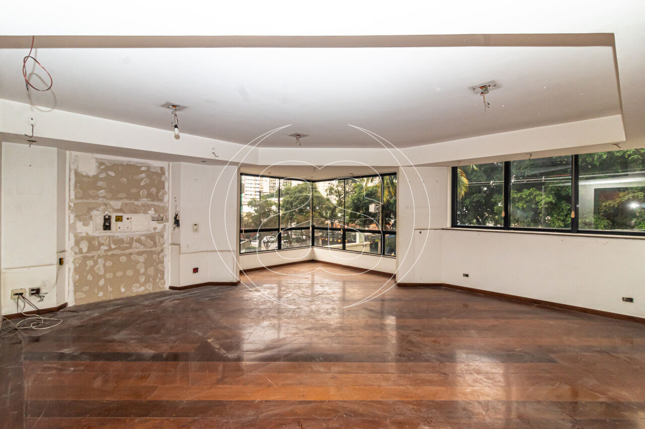 Apartamento à venda em Moema Índios - 165m², potencial para reforma e planta versátil