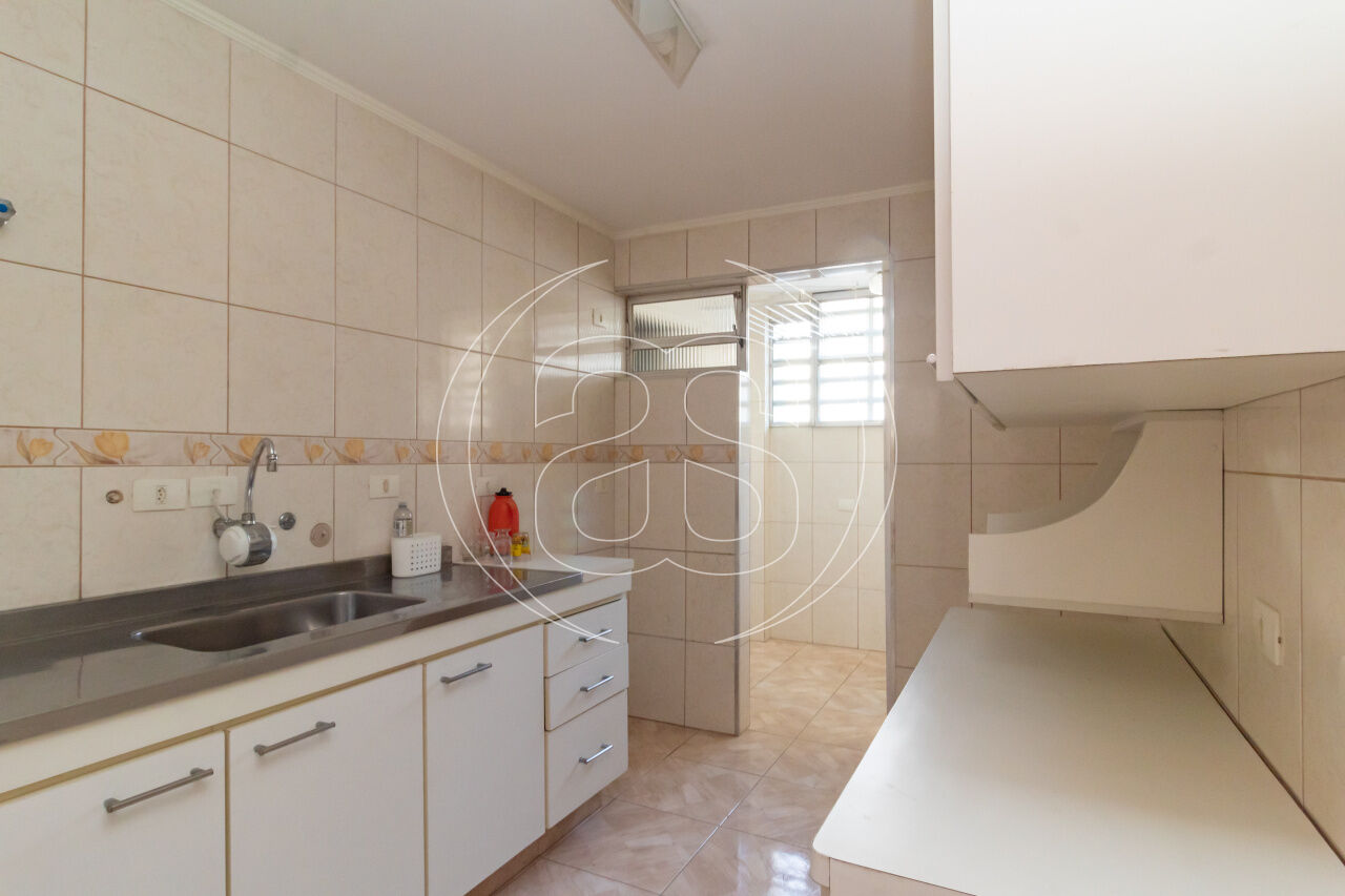 Apartamento à venda na Av. Moema. 3 Dormitórios em localização privilegiada