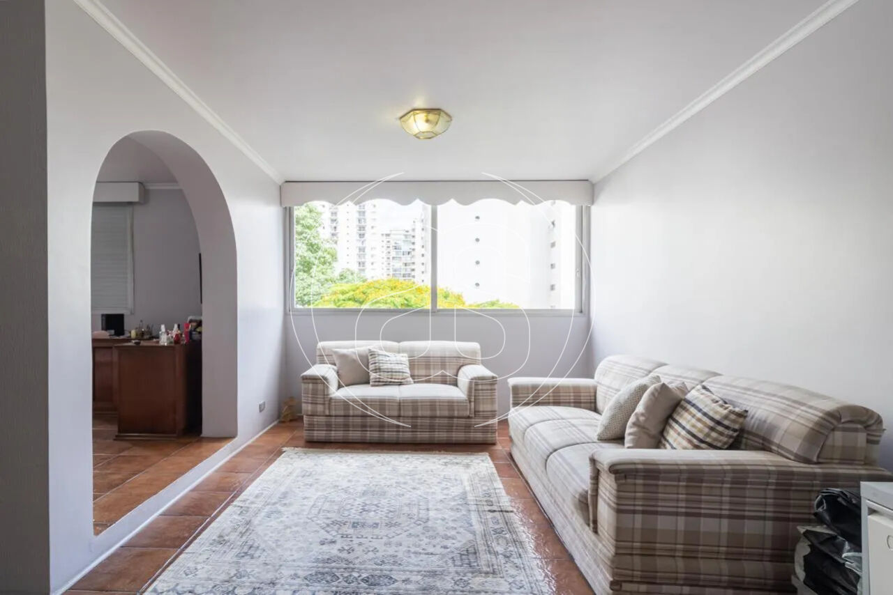 Apartamento mobiliado de 98 m² com suíte e excelente localização em Moema