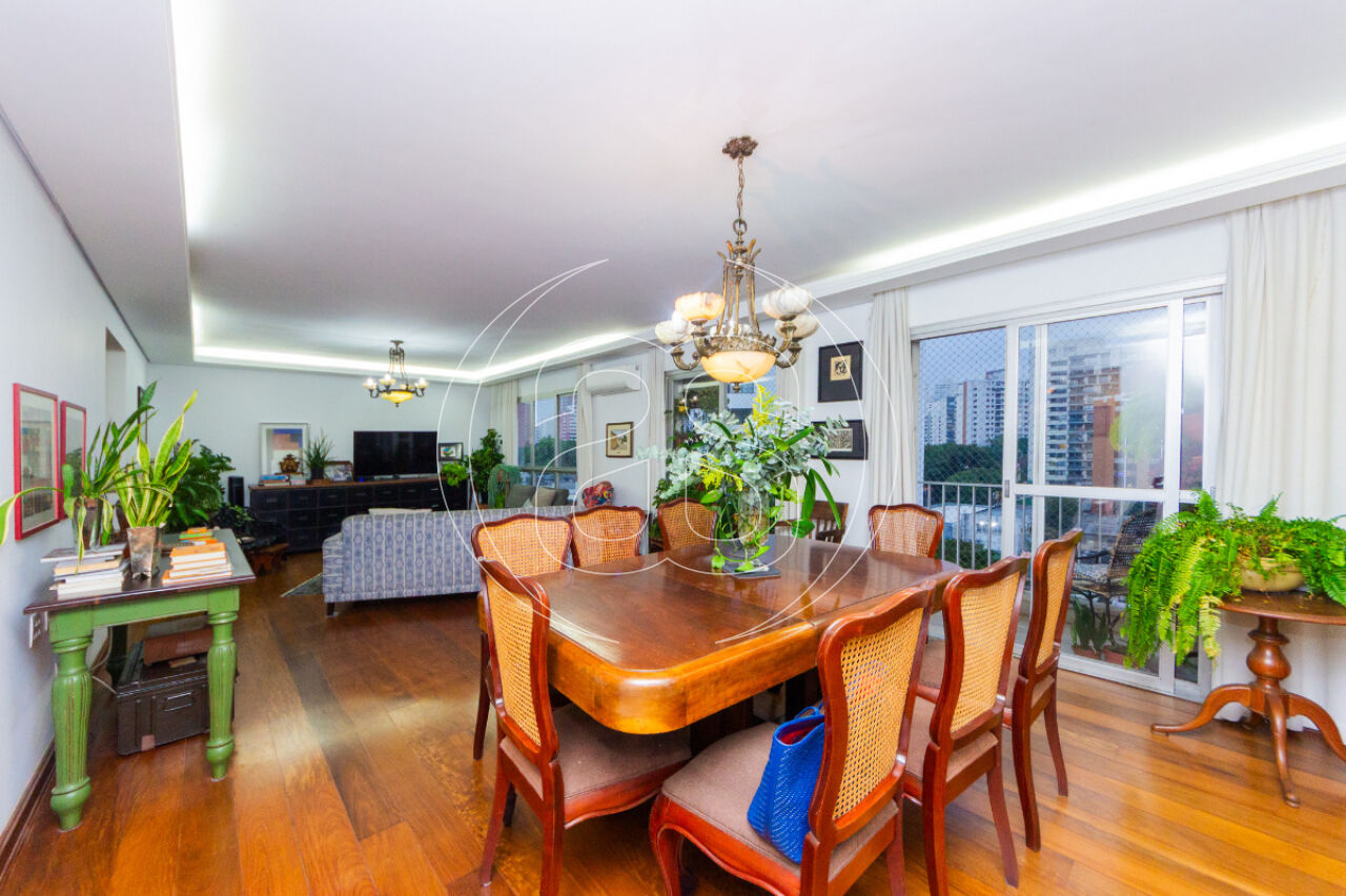 Apartamento para venda em Campo Belo com 4 quartos, sendo 1 suíte, 180m²