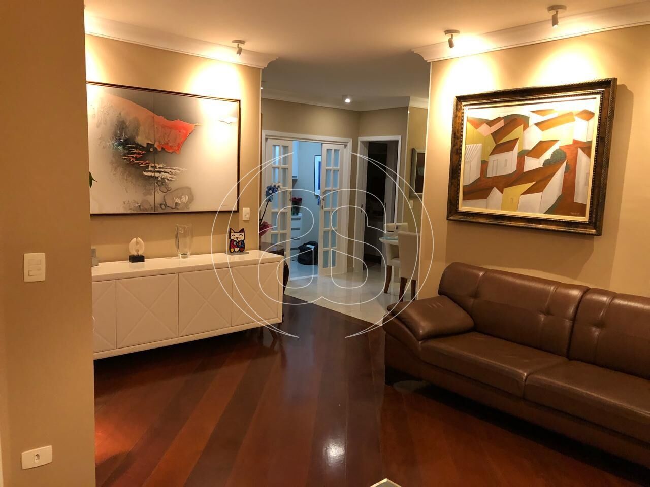 Apartamento Reformado com Lareira e Sacada no Campo Belo