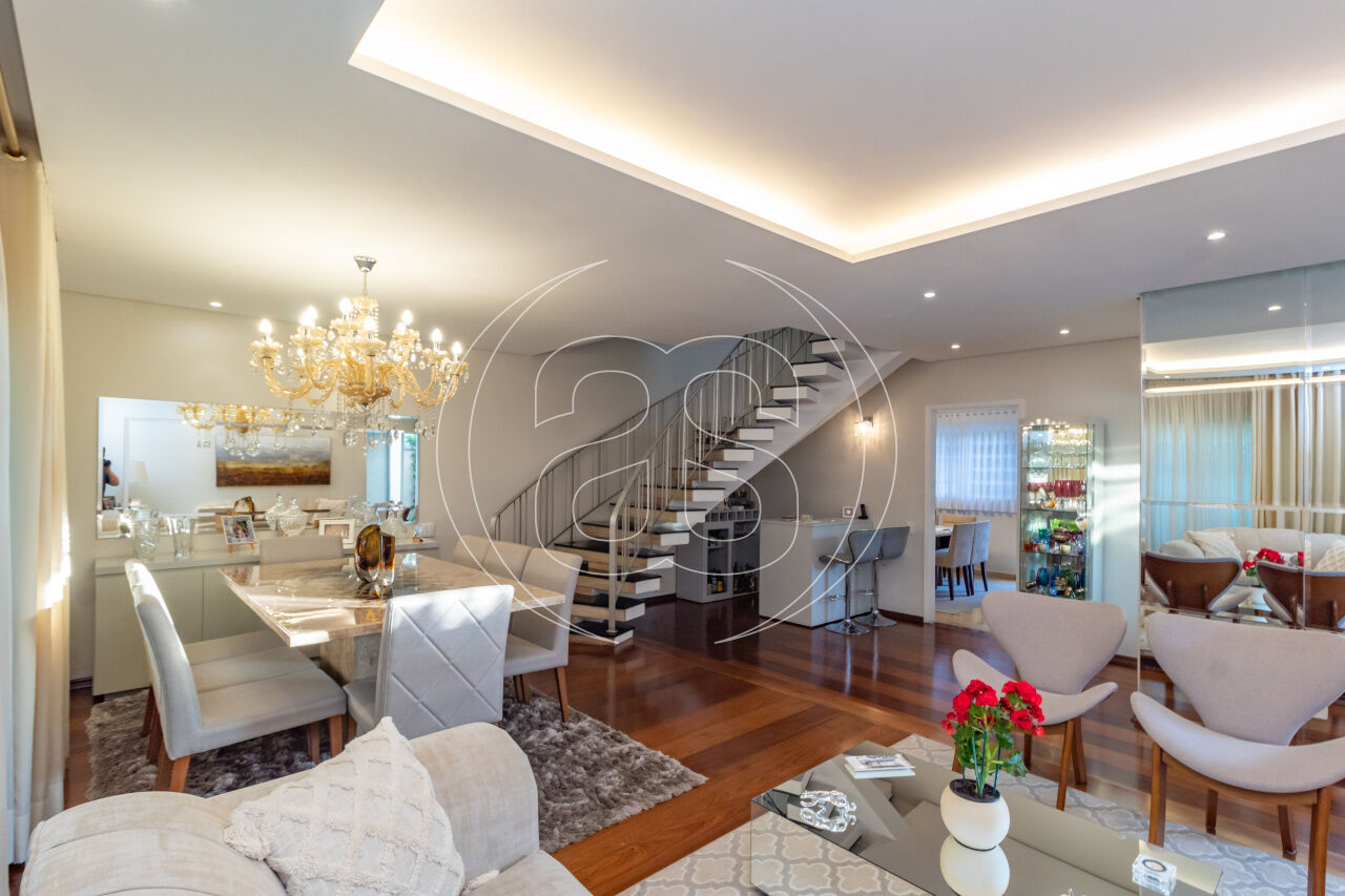 Casa Reformada à Venda no Planalto Paulista - 10x25=250m² Terreno