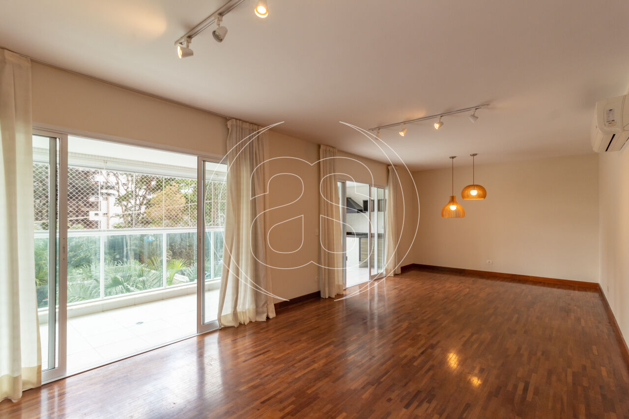 APARTAMENTO LOCAÇÃO MOEMA COM 158m², 3 SUITES, VARANDA e 4 VAGAS DE GARAGEM