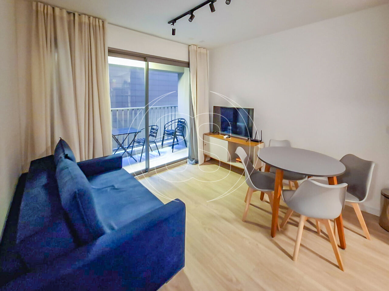 EXCELENTE APARTAMENTO MOBILIADO EM MOEMA