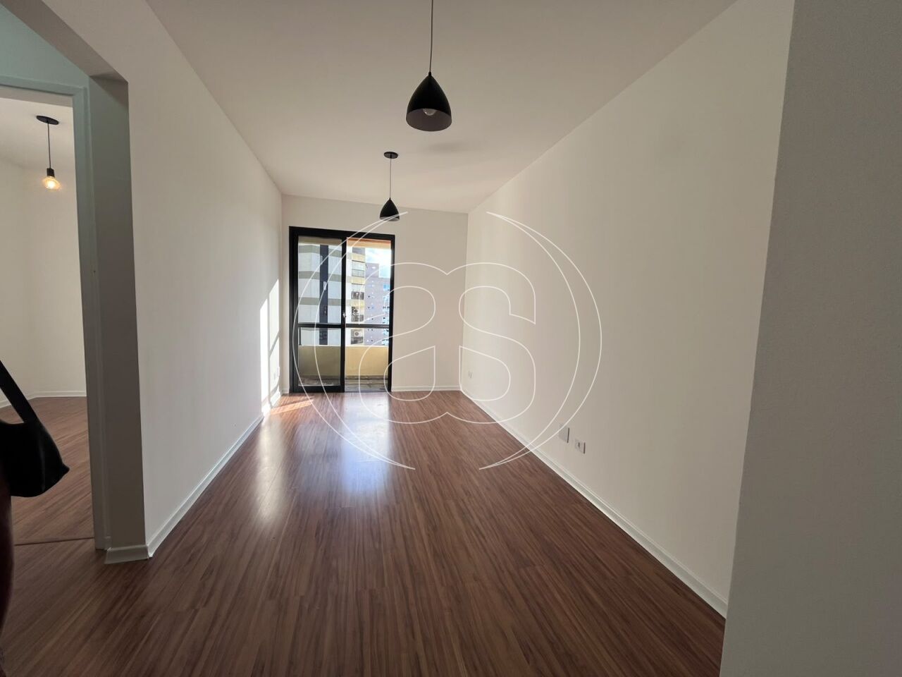 Apartamento 1 Dormitório com Varanda e Vaga em Moema