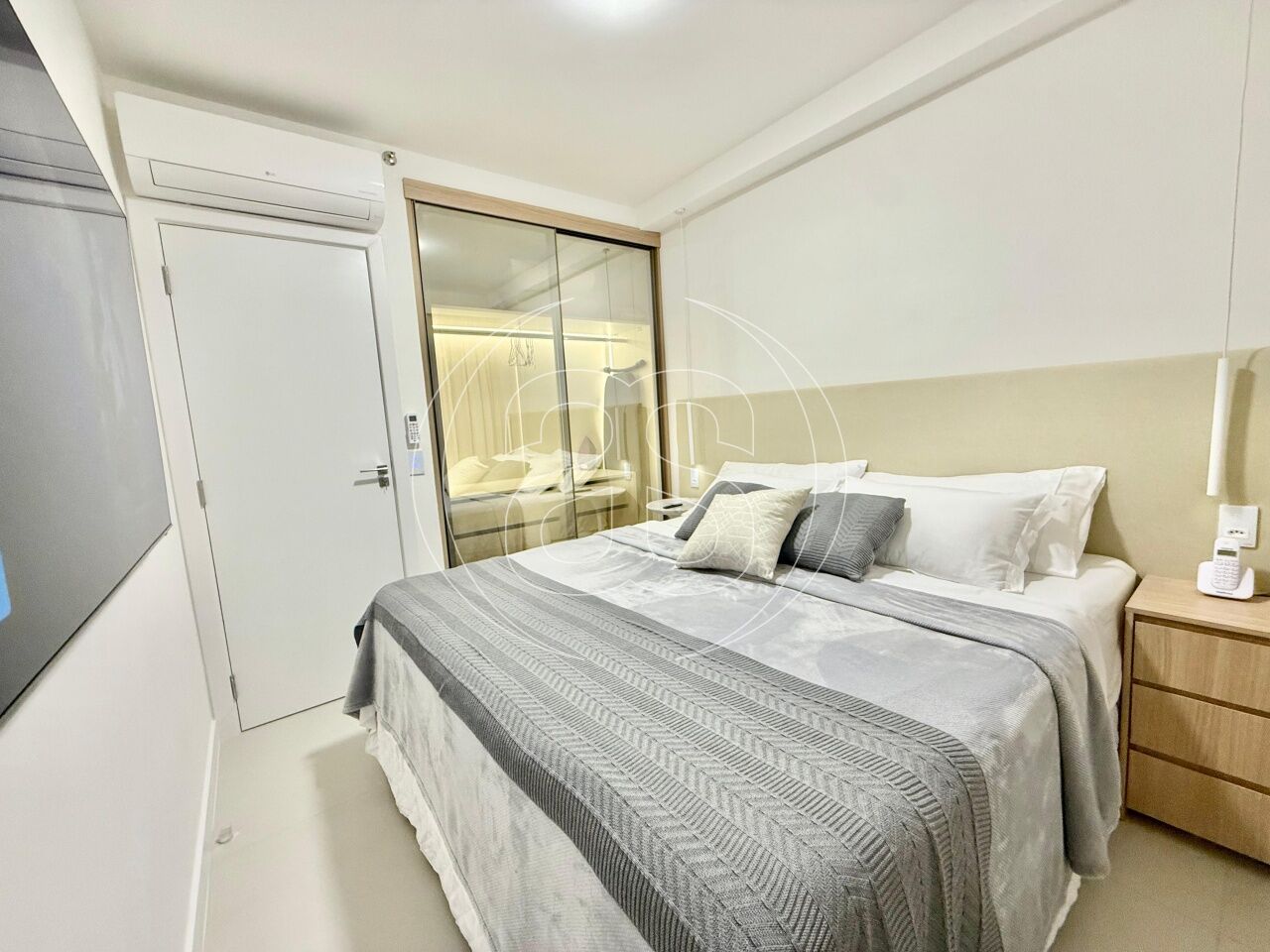 FLAT EM ÓTIMA LOCALIZAÇÃO, PARA VENDA