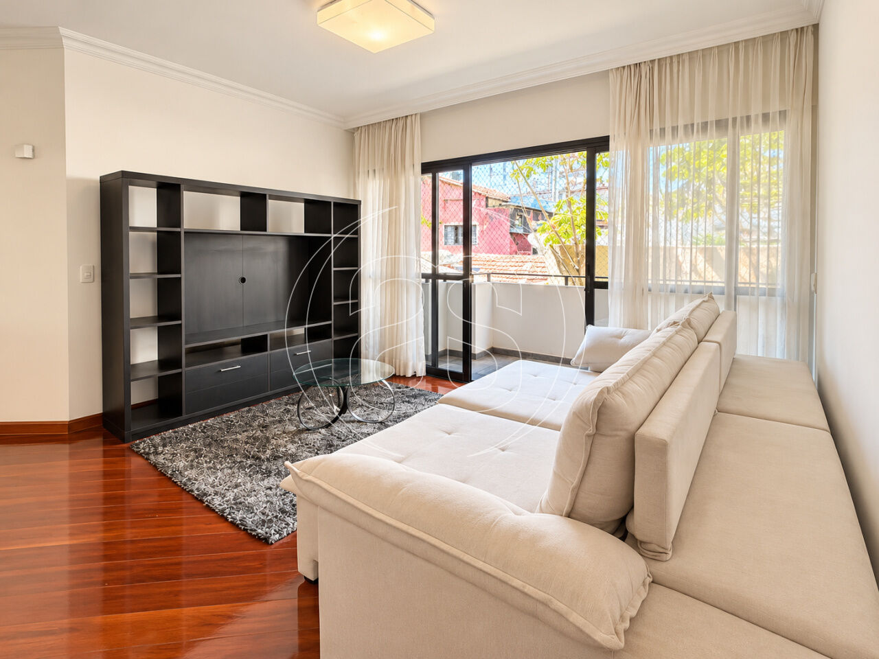 APARTAMENTO MOBILIADO COM 3 SUÍTES E 2 VAGAS EM MOEMA PÁSSAROS - 145 M²