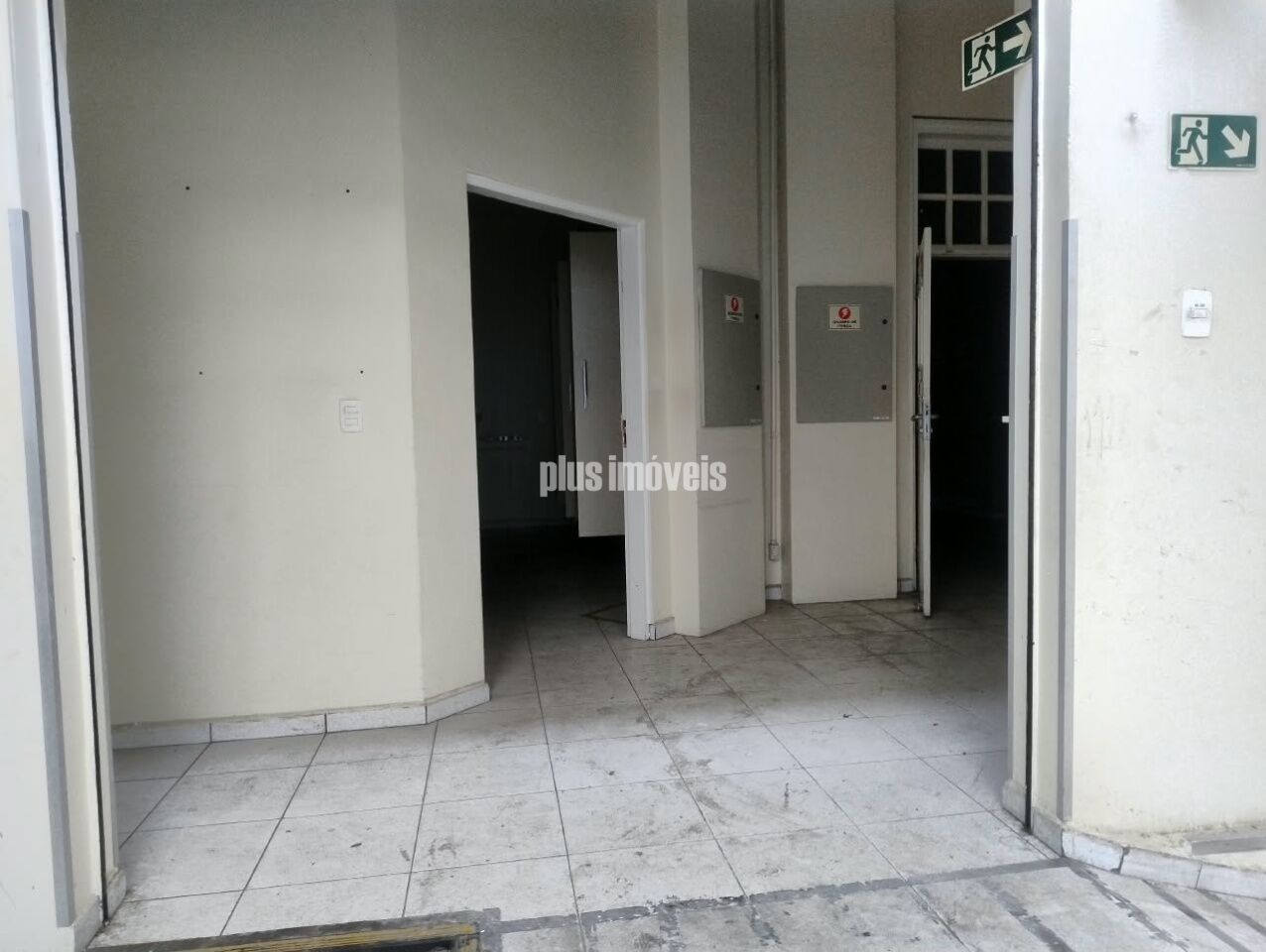 Casa Comercial à Venda com Ambientes Versáteis para Empresas e Clínicas