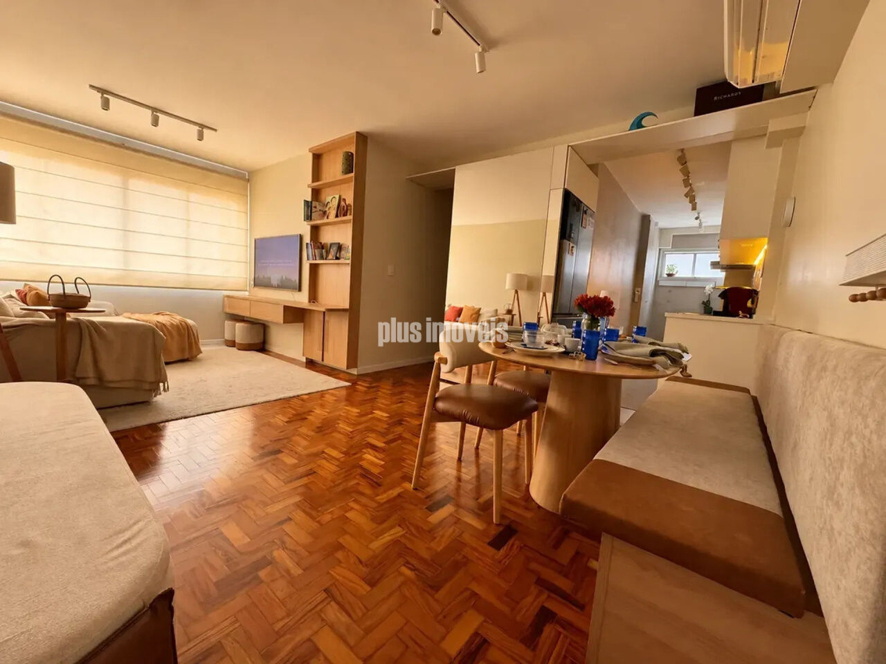 Apartamento Reformado e Mobiliado de 65 m² com 2 Quartos, Suíte e 1 Vaga