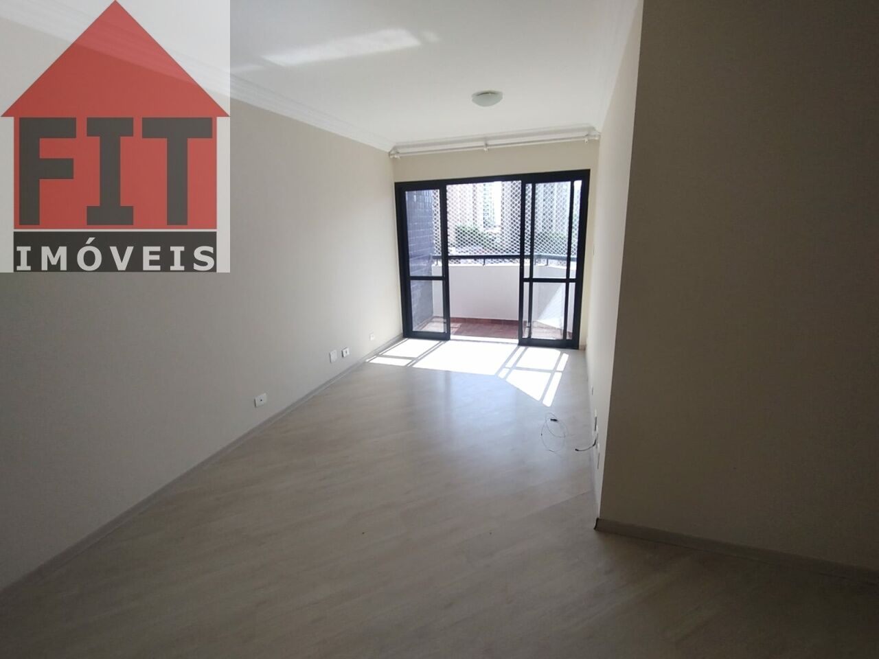 ÓTIMO APARTAMENTO COM 02 DORMITÓRIOS, 02 VAGAS DE GARAGEM, PRÓXIMO DO METRO PRAÇA DA ÁRVORE.