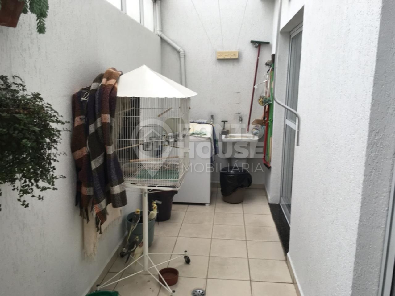 Casa 3 dormitórios, suíte, 2 vagas de garagem à venda no bairro Vila Gumercindo