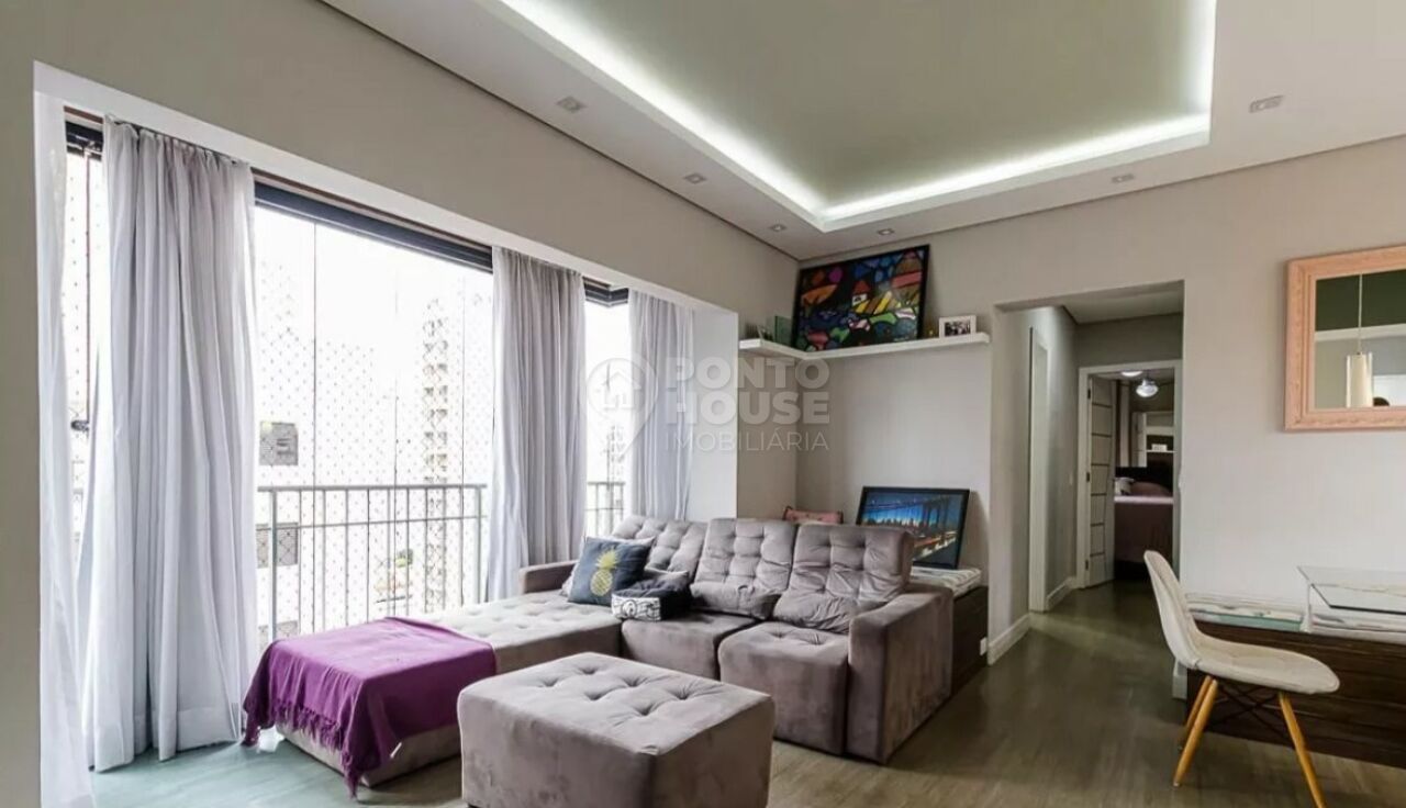 Apartamento à venda Vila Gumercindo  com Varanda e próximo ao metrô