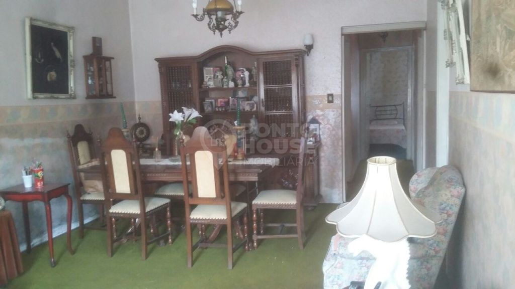 Sobrado à venda no bairro Ipiranga 3 dormitórios, 1 suite e 3 vagas de garagem