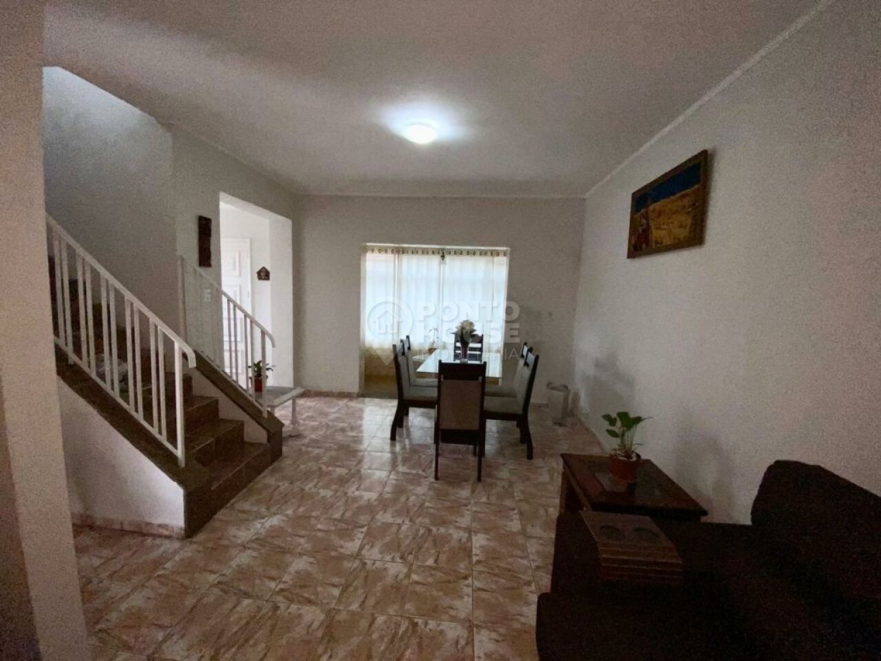 Sobrado à venda na Vila Guarani com 4 dormitórios, 1 suíte e 1 vaga.