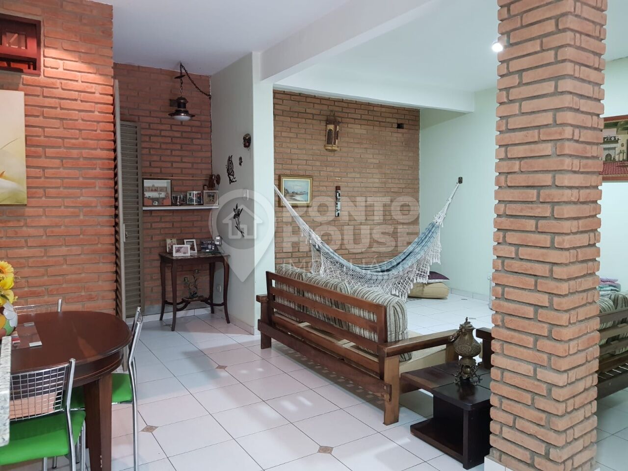 Sobrado de 200m² disponível para venda na região Jardim Aeroporto