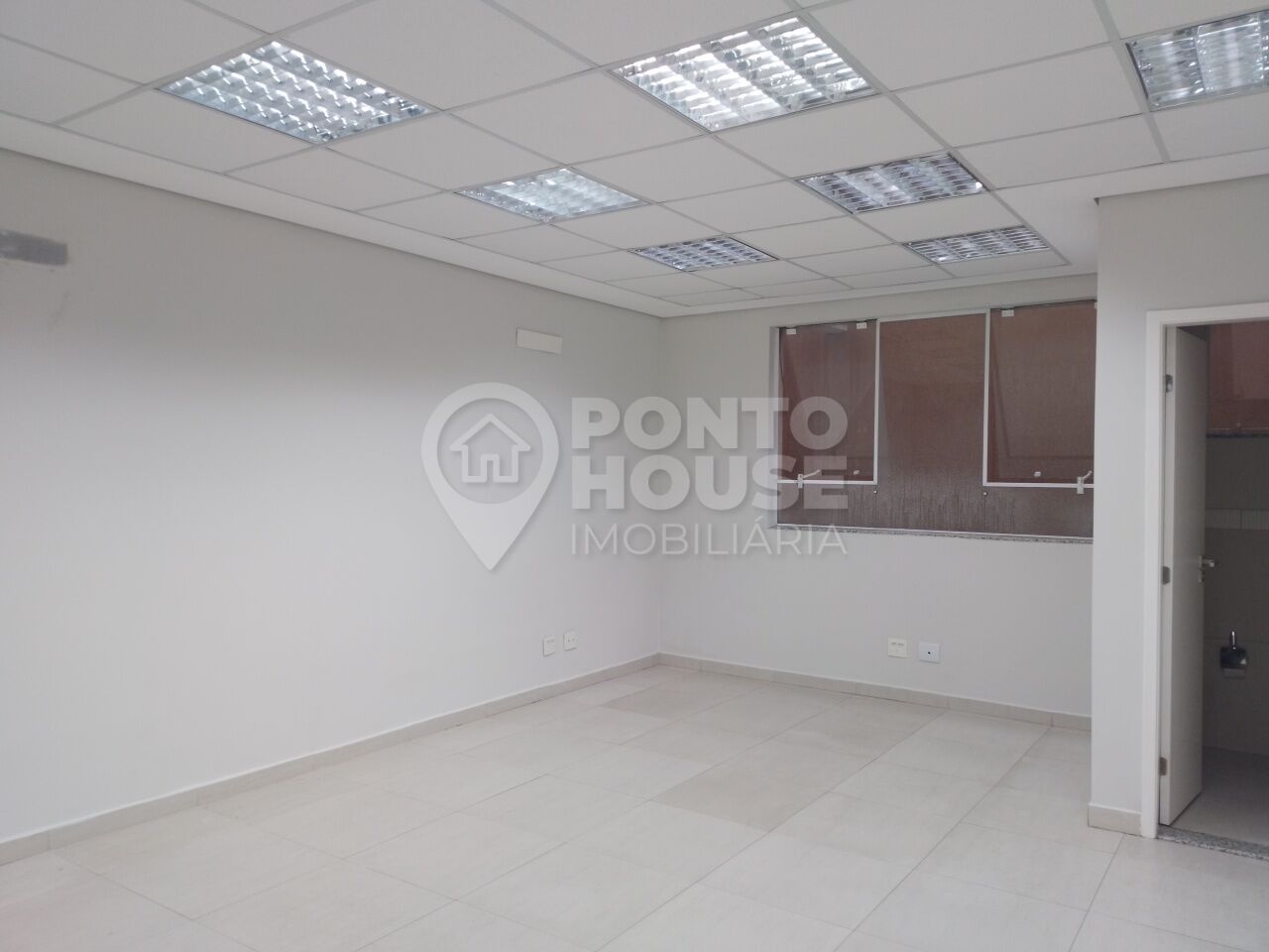 Locação de Conjunto Comercial na Vila Mariana em vão livre.
