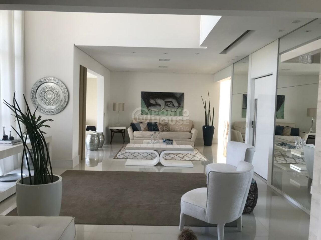 Apartamento à venda na Vila Mariana próximo do metrô, 3 suítes,varanda e 4 vagas