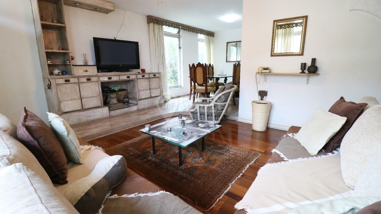 Casa à Venda no bairro Planalto Paulista 3 Dormitórios, 4 Vagas, Quintal,10 x 25