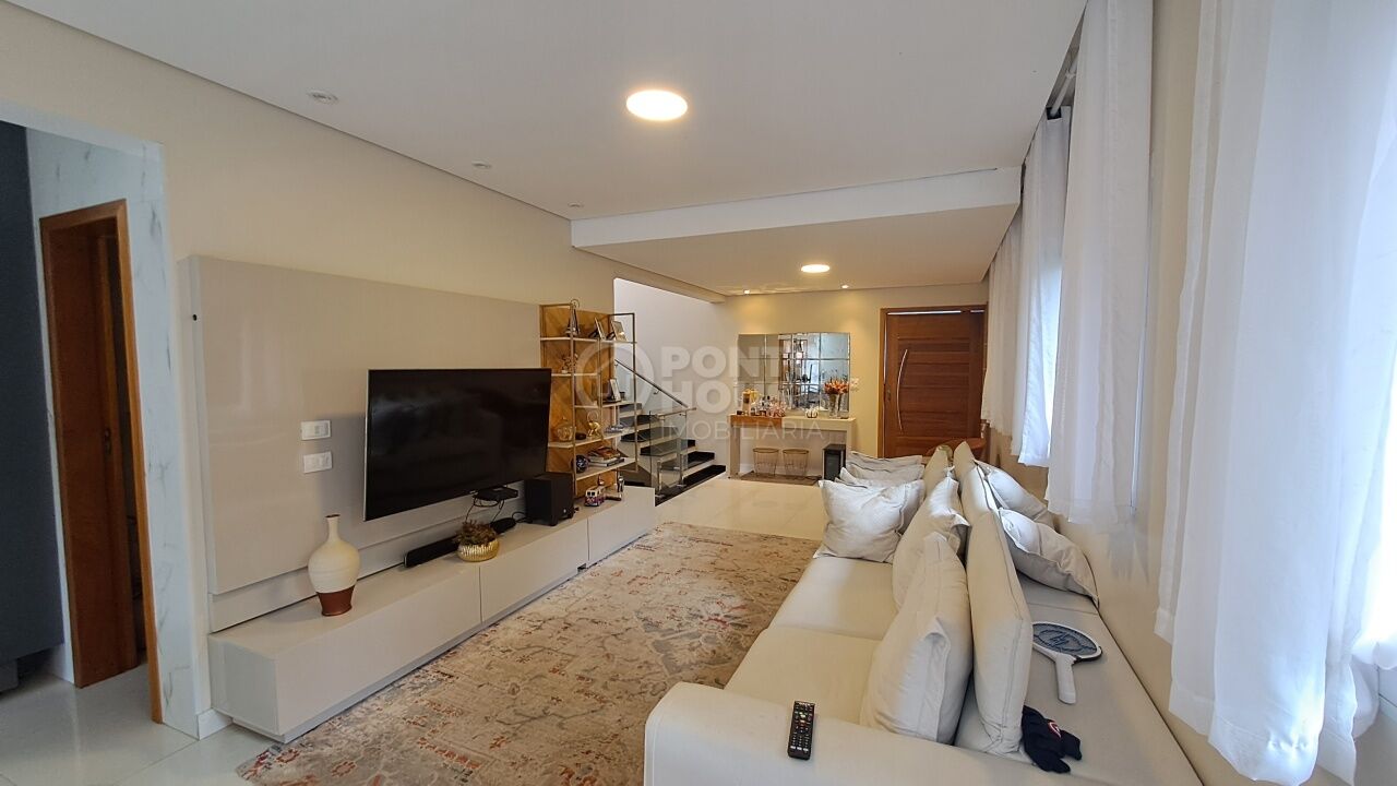 Casa à Venda no Planalto Paulista 4 Suítes, 4 Vagas e Piscina, Novinha, 10 x 38