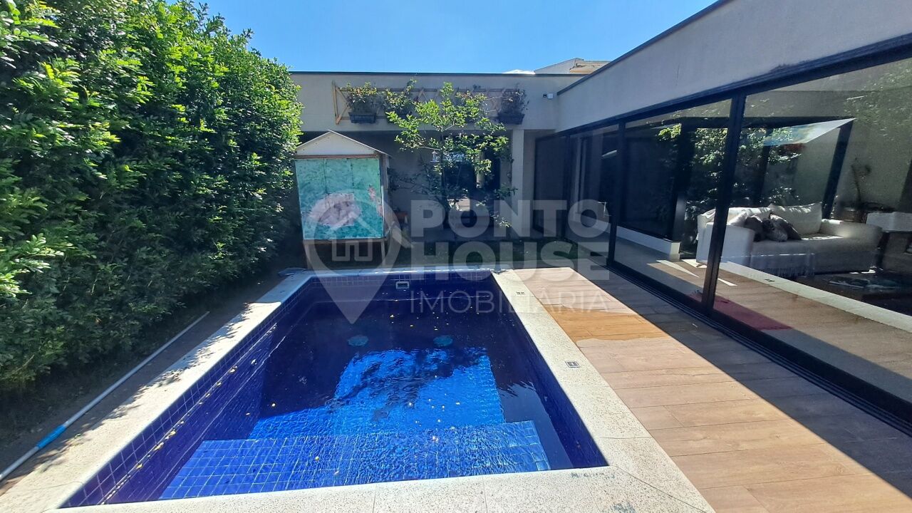 Casa térrea à venda na Vila Guarani 3 suítes, 3 vagas, piscina, 393 m², moderna