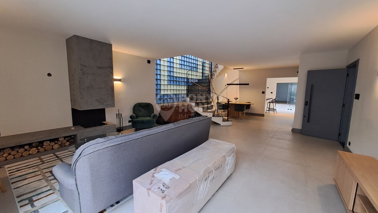Casa à Venda Planalto Paulista, 4 Dormitórios, 6 Vagas, Semi mobiliada
