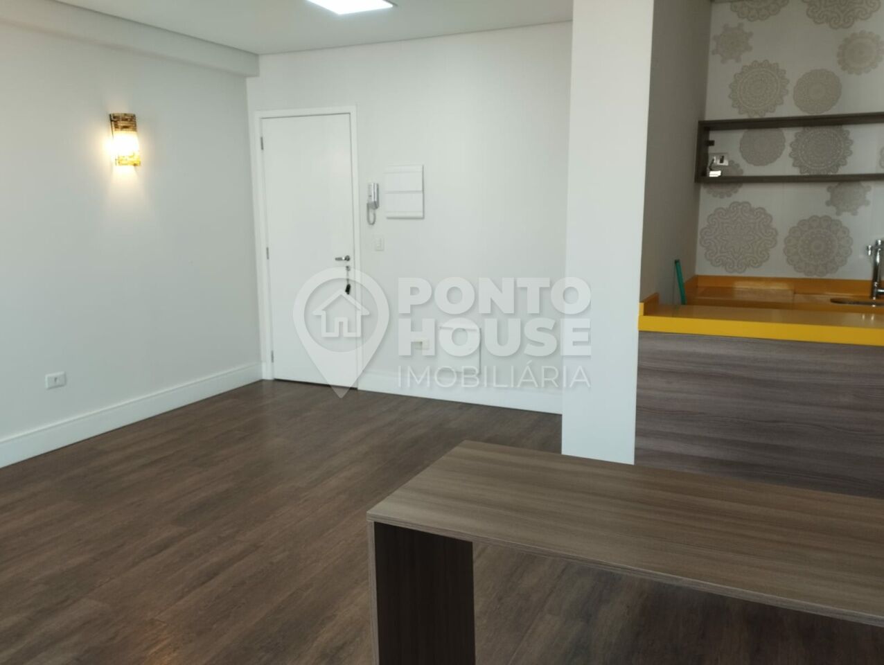 Sala comercial à venda e locação no bairro Vila Gumercindo 1 sala e 2 vagas