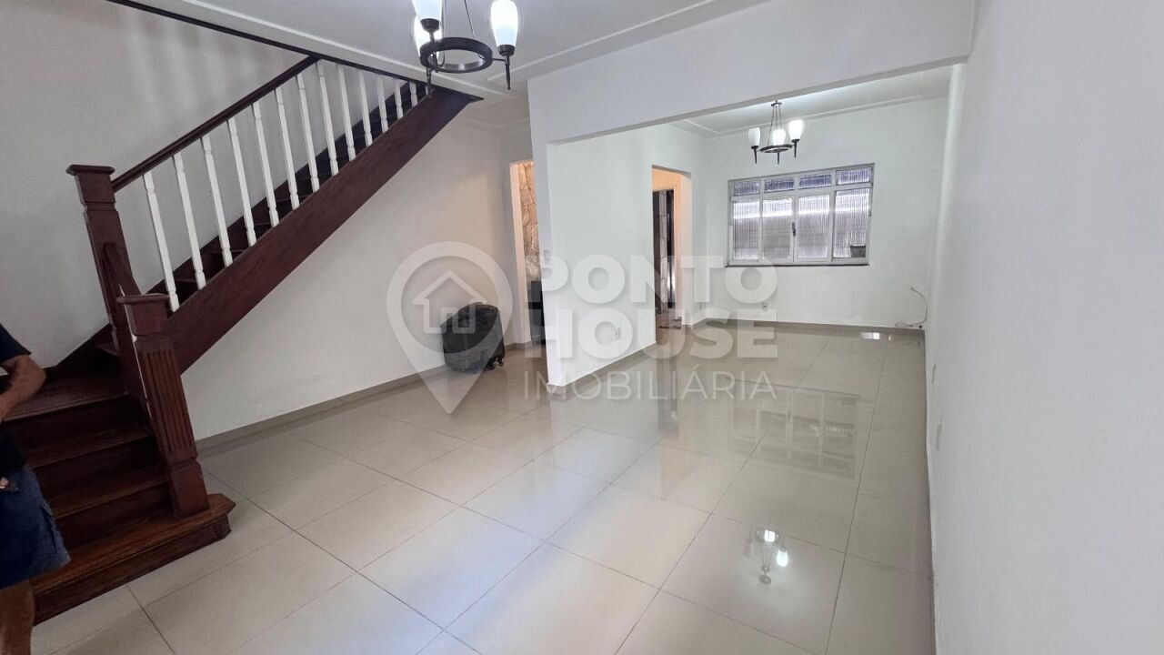 Sobrado de 175m² à venda no Ipiranga com 3 quartos, 1 suíte e 2 vagas