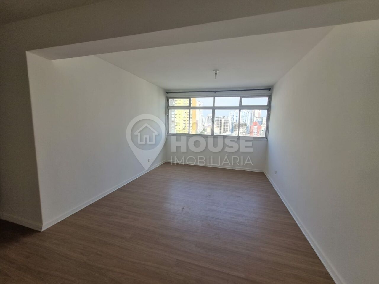 Apartamento à venda de 93m², no Paraíso de 2 dormitórios, living, 1 vaga
