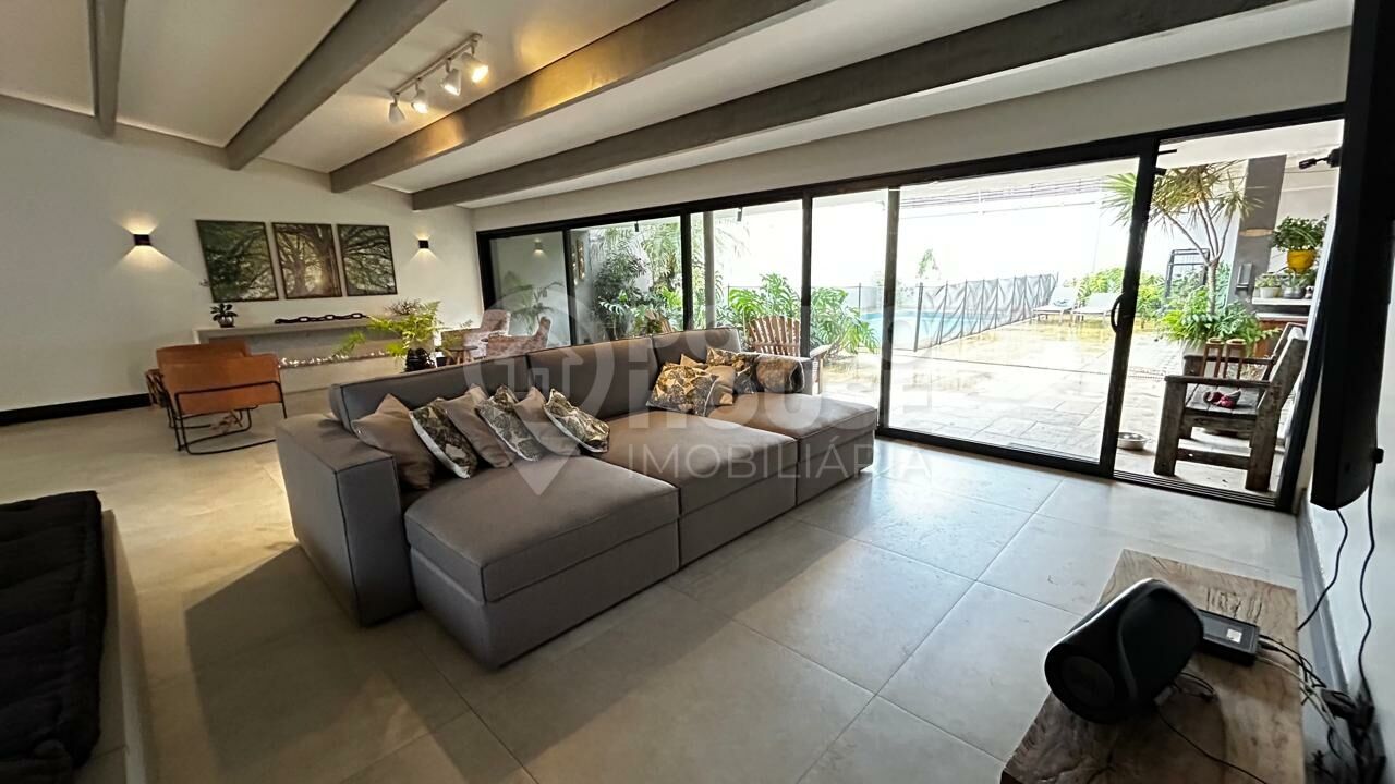 Casa à venda Planalto Paulista 4 dormitórios, 6 vagas, conceito aberto, 550 m²