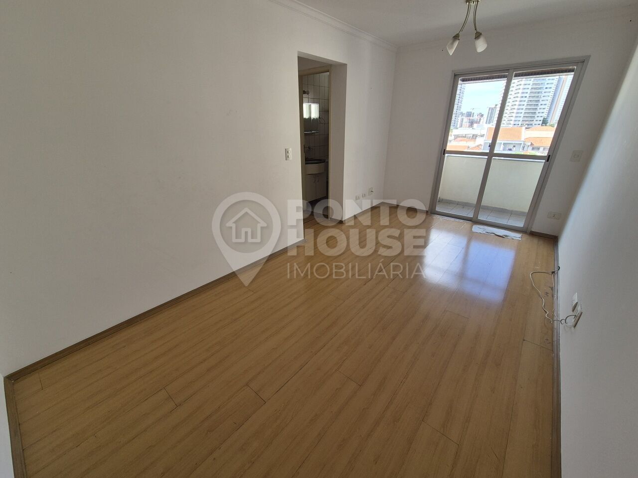 Apartamento à venda na Vila Gumercindo 2 dormitórios, 2 vagas, próximo ao metrô