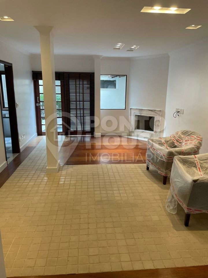 Casa de vila à venda no Planalto Paulista, 3 suítes, 4 vagas, bem localizada