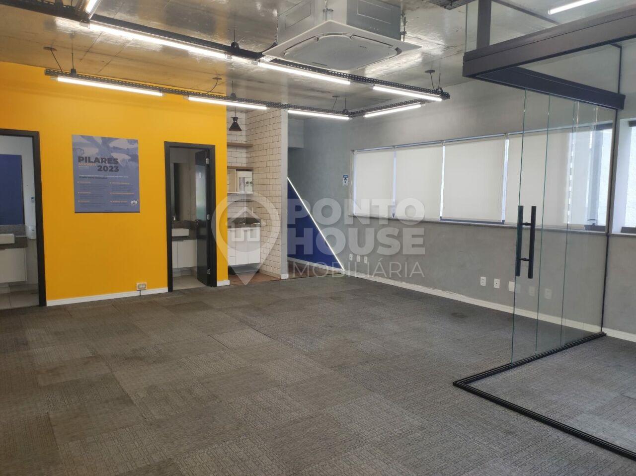 Sala comercial com 2 vagas para locação no bairro Paraiso