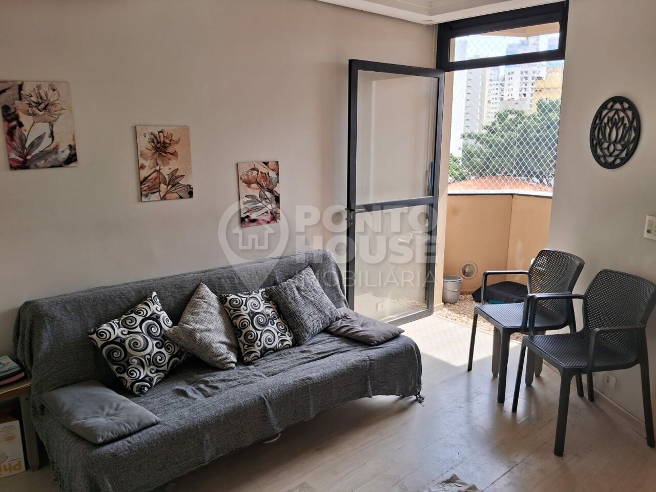 Apartamento à venda de 1 dormitório, mobiliado, 35m², 1 vaga, em Indianópolis