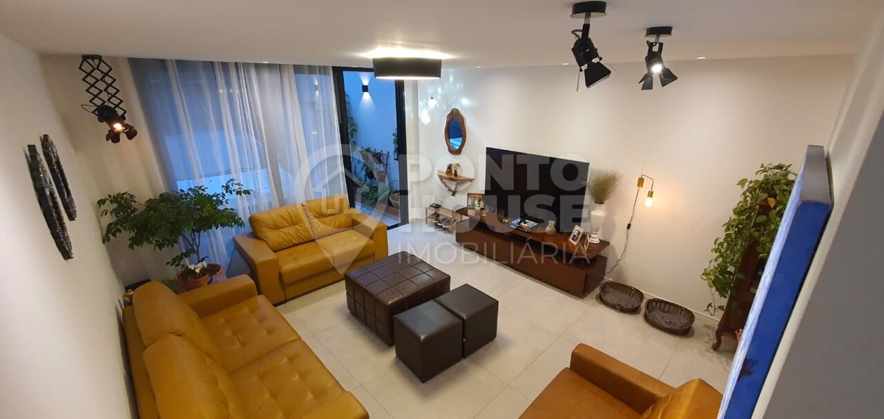 Casa à venda Planalto Paulista 2 suítes climatizadas, jacuzzi, 1 vaga, reformada