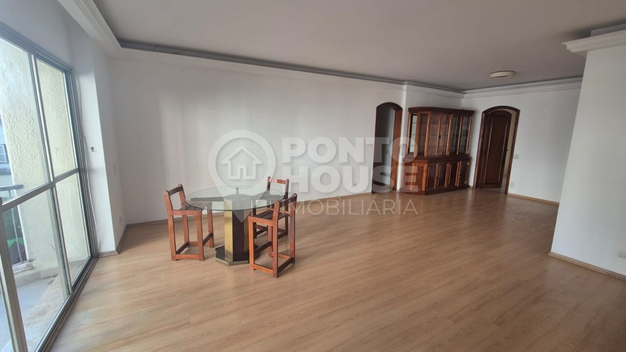 Moema Pássaros - Amplo Apartamento - Estuda permuta Imóvel Menor. 