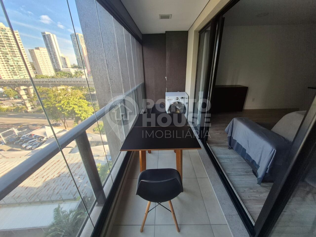 Studio Mobiliado, 38m², para locação ao lado do metrô Campo Belo, com varanda