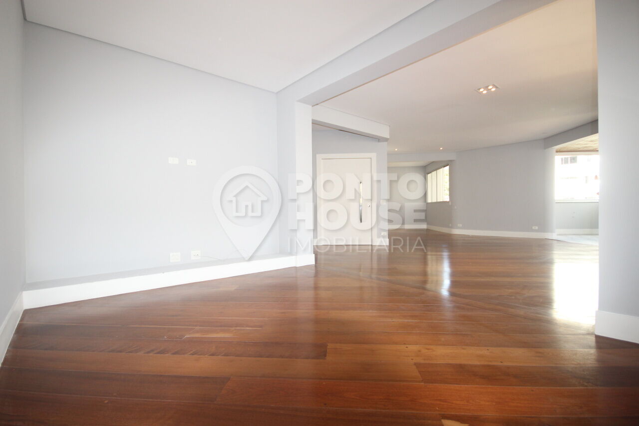 Apartamento com 3 suítes e 3 vagas para venda ou locação em Moema
