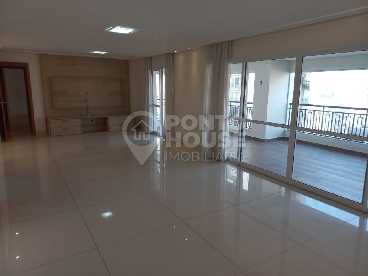 Apartamento com 4 dormitórios e varanda gourmet para locação na Vila Mariana