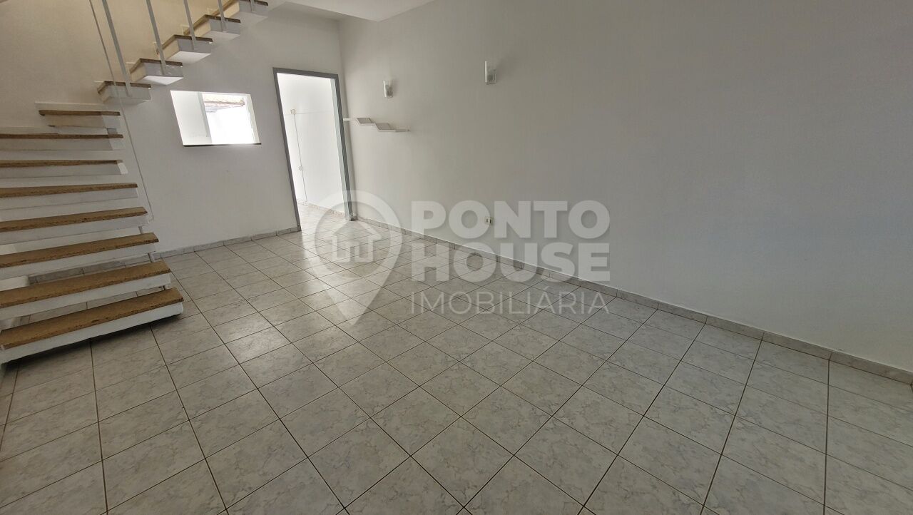 Casa à venda Planalto Paulista, 2 dormitórios, 2 vagas, a 600 metros do metrô