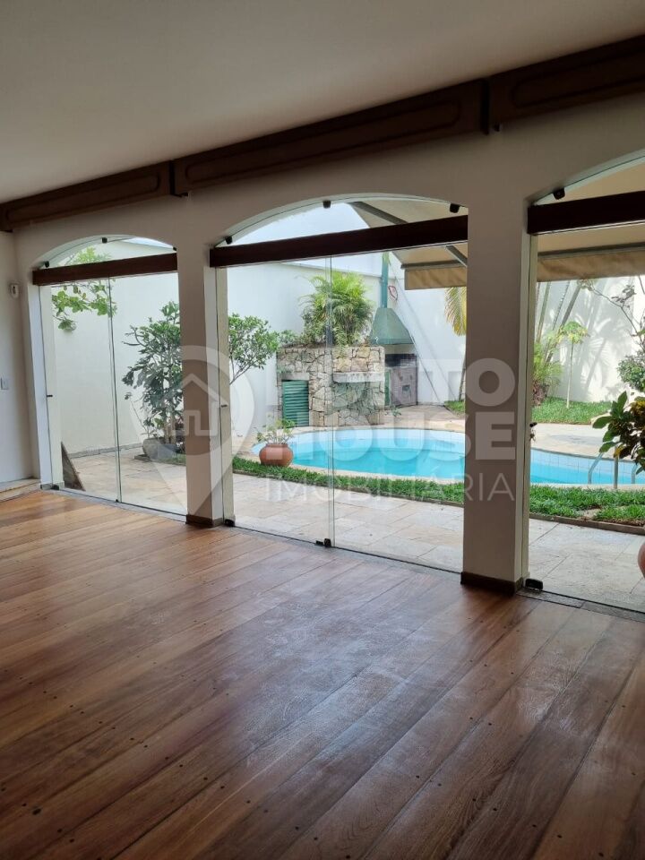 Casa à venda Planalto Paulista, 4 suítes, 4 vagas, 10 x 40, isolada, ótimo local