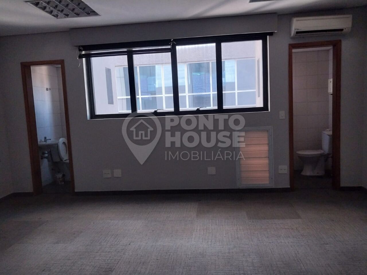 Conjunto comercial de 32 m² em Moema, locação