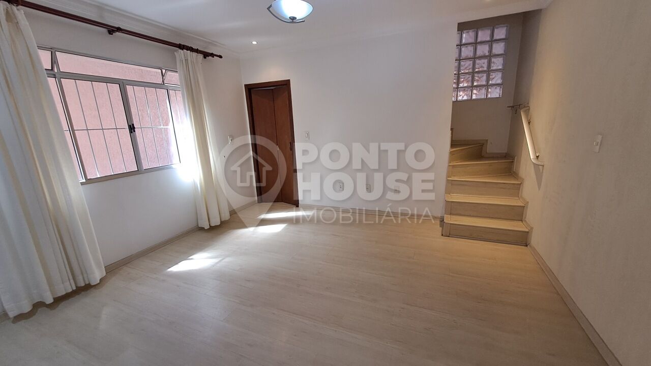 Casa à venda Planalto Paulista, 2 dormitórios, 1 suíte, 4 vagas, quase uma vila