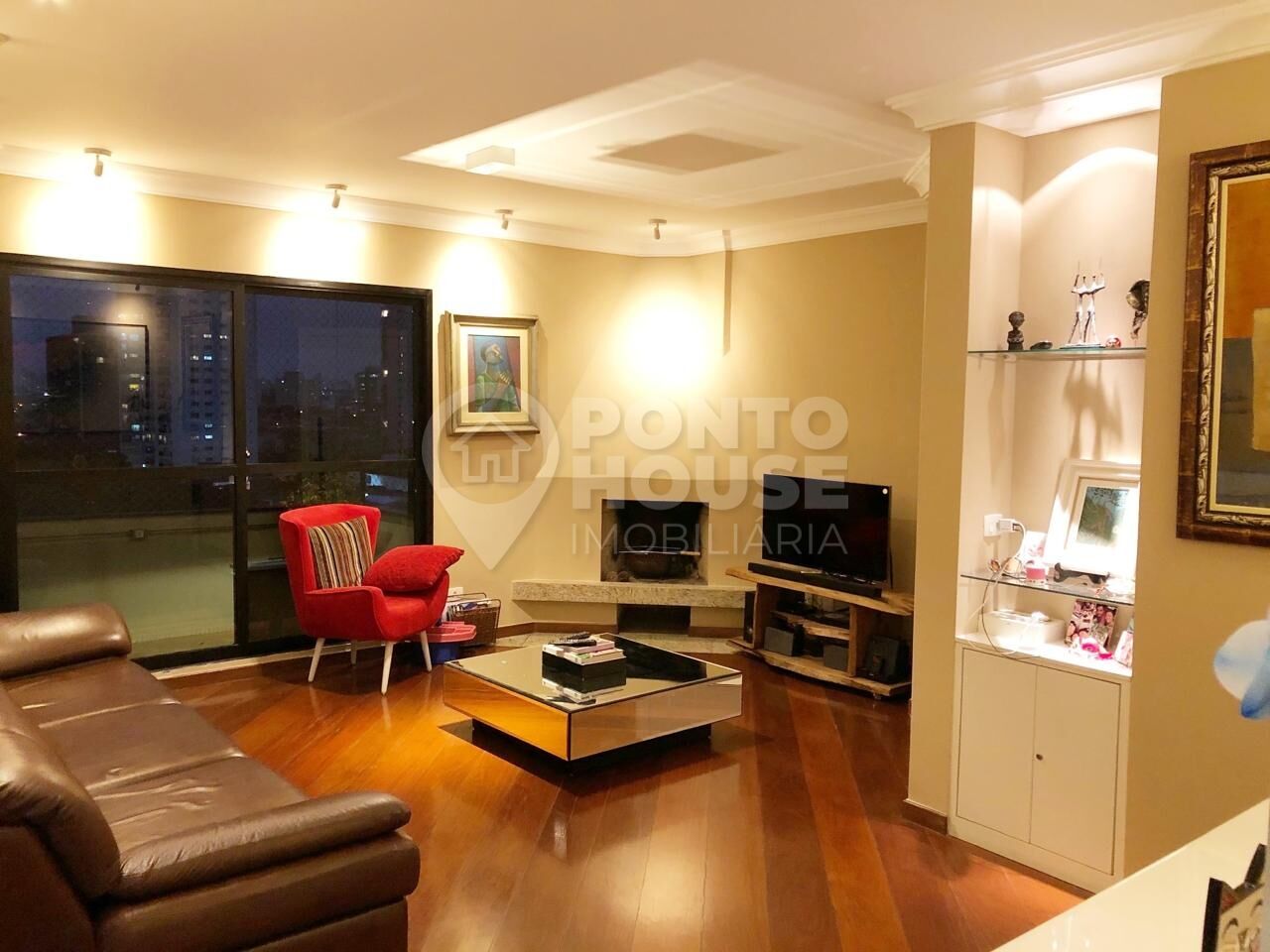 Apartamento 116m² Reformado, 3 Suítes no Campo Belo ? Lareira e Sacada em L