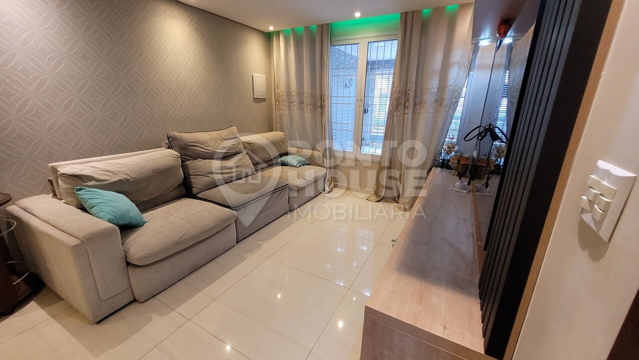 Casa à venda Planalto Paulista, 2 dormitórios, churrasqueira, 2 vagas, reformada