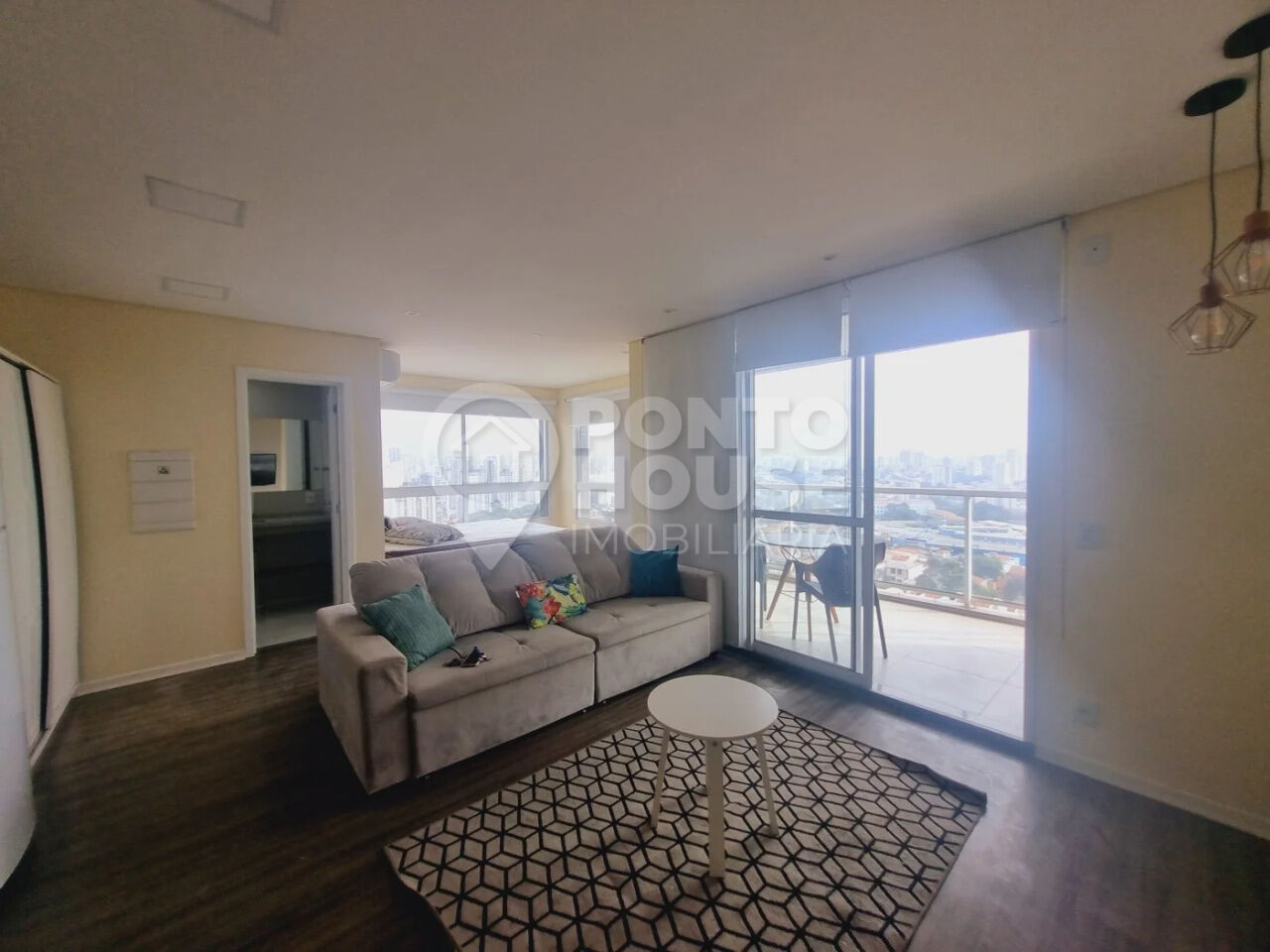 Apartamento à venda no Ipiranga, 49m², 1 suíte, sacada e 1 vaga