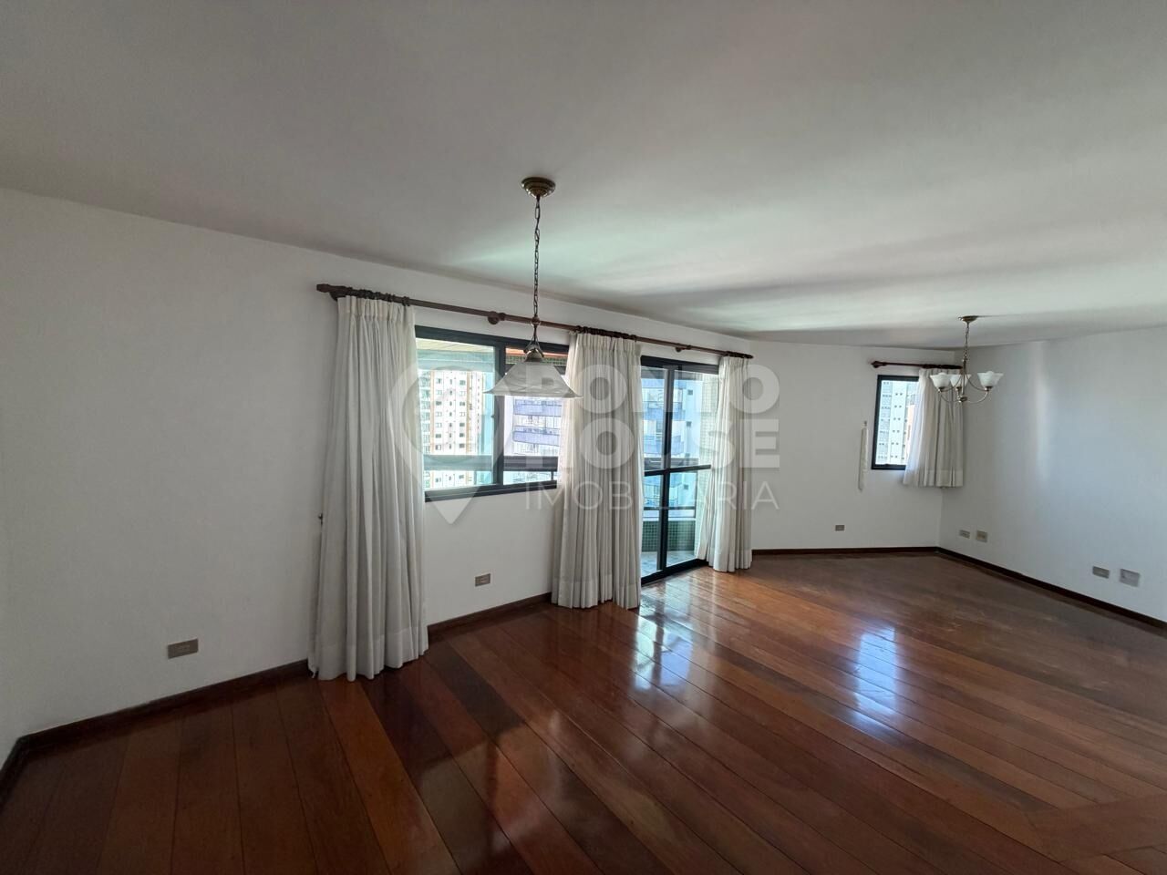 Apartamento à venda, 3 vagas, suíte máster, na Chácara Inglesa.