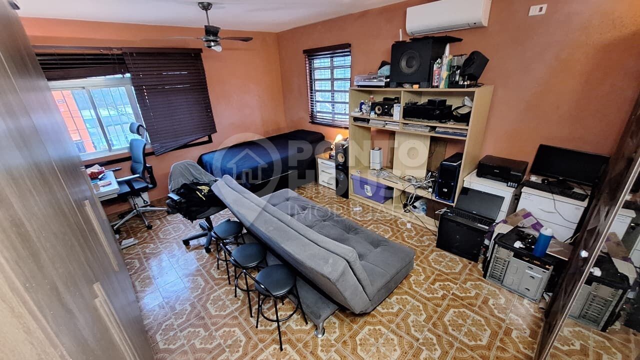 Casa para locação com  04 dormitórios, sendo 01 suíte e 01 vaga  no Jd da Saúde.