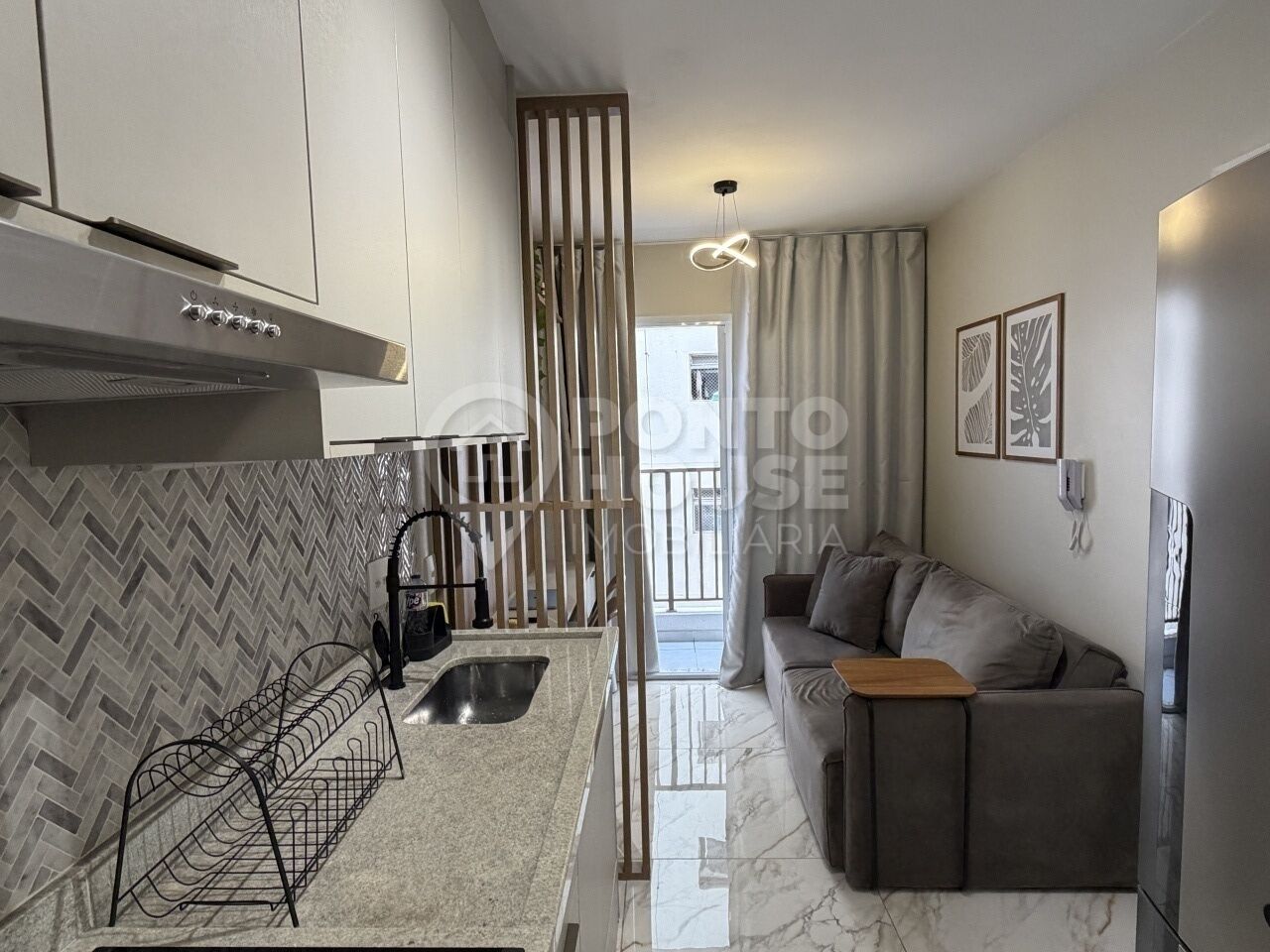 Apartamento à venda na Saúde, 25m², 1 dormitório, suíte e varanda.