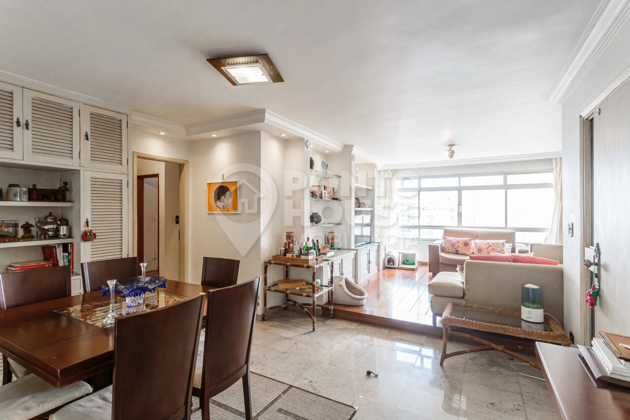 Apartamento reformado à venda em Moema, 3 dormitórios, 2 suítes e 1 vaga 