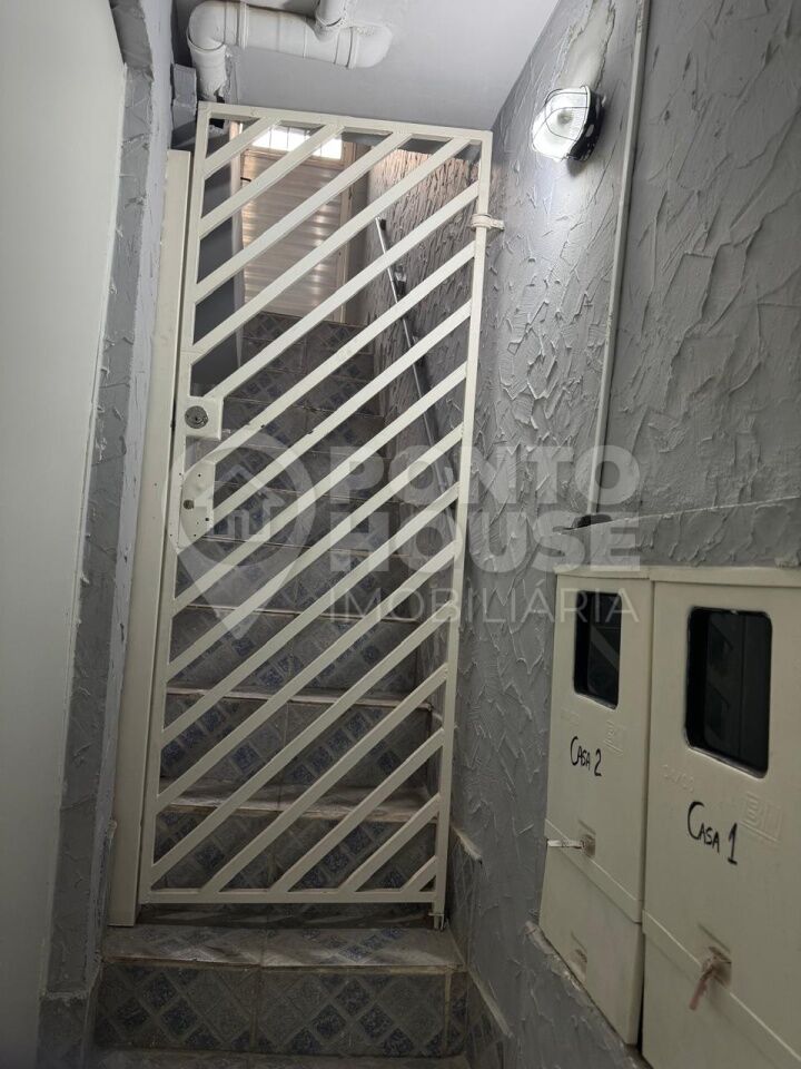 Casa de 1 dormitório, 25 m², semimobiliada, para locação na Vila Gumercindo